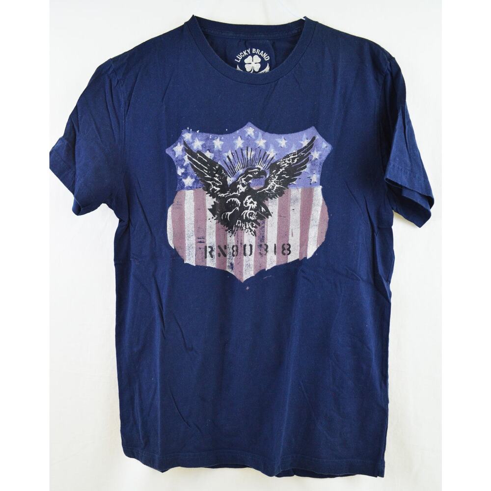 Lucky Brand Men's Eagle on American Flag Shield T-Shirt, Small, Navy Blue